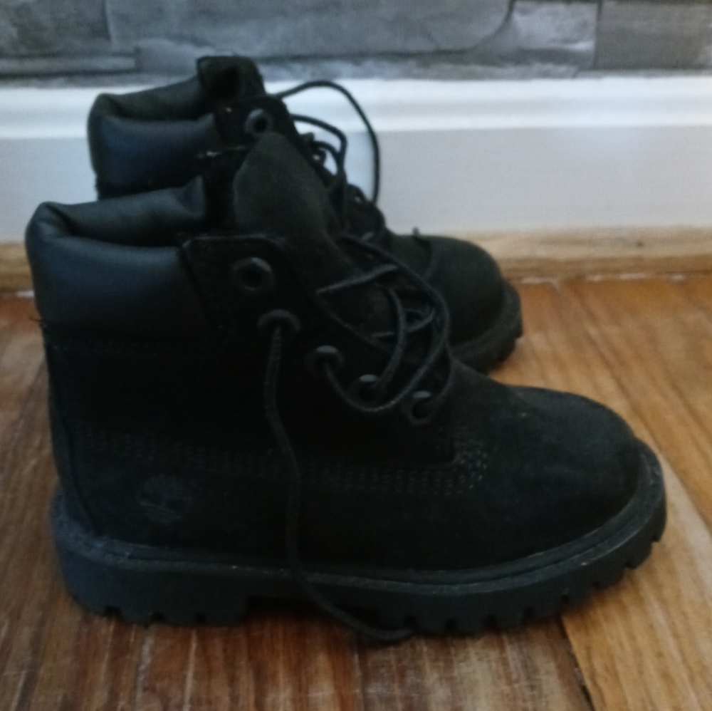 Worn once black Timberland's